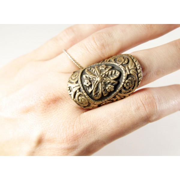 Shield Ring on Wicked Peacock